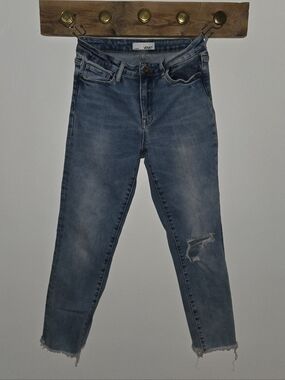 Vervet Faded Blue Ankle Crop Skinny Jeans